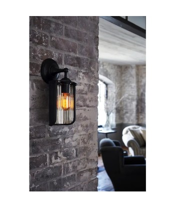 Rivington Shield Bronze Wall Lamp plus qu'un jeu 