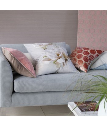 DG Manipur Coral Velvet Cushion en stock