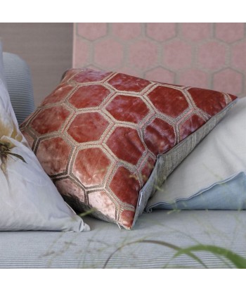 DG Manipur Coral Velvet Cushion en stock